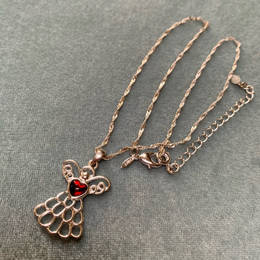 🎁FREE with $10 Purchase Vintage Avon Angel Birthstone January Heart Necklace - Picture 2 of 6